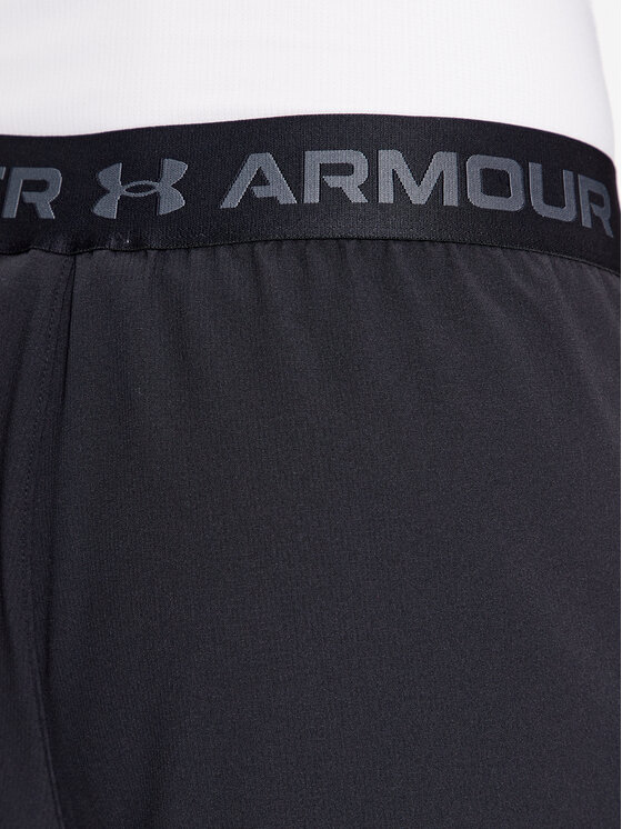 Under Armour Under Armour Športové kraťasy Ua Vanish Woven 6In Shorts 1373718 Čierna Fitted Fit