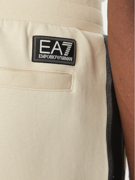 EA7 Emporio Armani EA7 Emporio Armani Szorty sportowe 7M000544 AF12660 U1079 Écru Regular Fit