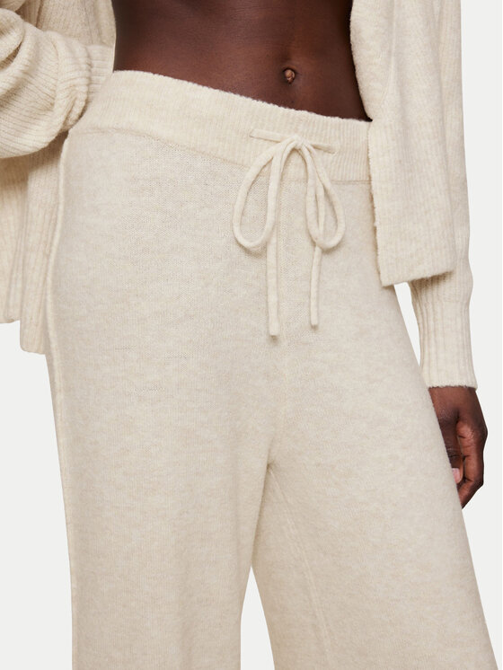 Triumph Triumph Текстилни панталони Amourette Cozy 10225058 Екрю Regular Fit