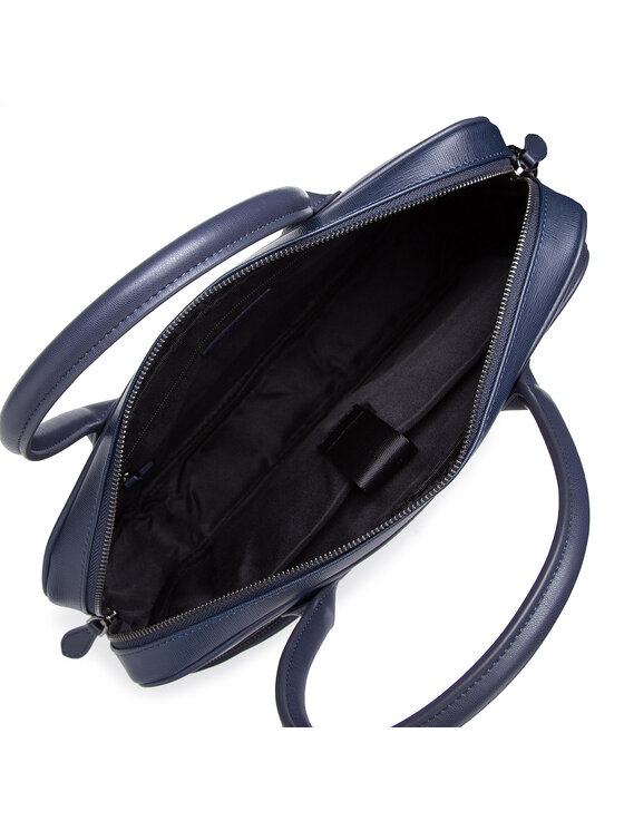 Per una donna sempre in viaggio, Trussardi crea la borsa icona Gita Bag