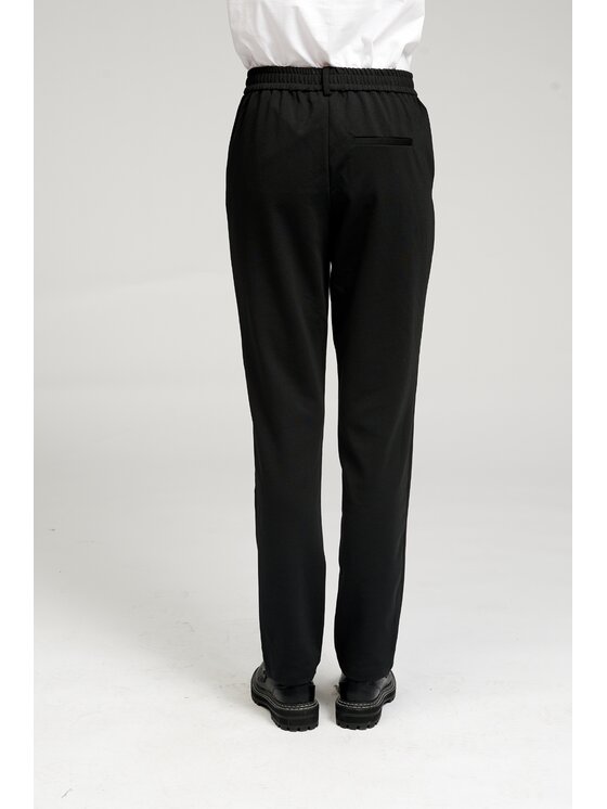 TeeShoppen TeeShoppen Spodnie garniturowe 'Perform Collection' Czarny Slim Fit