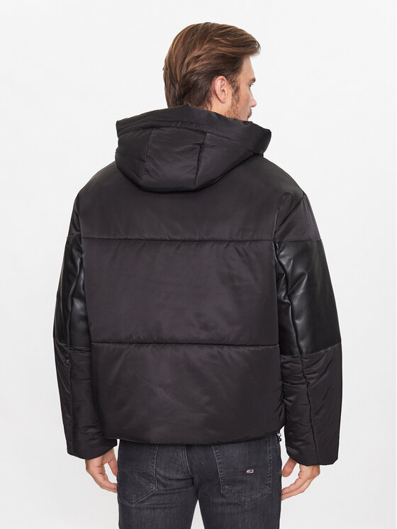 Ultra-lightweight and semi-shiny down jacket