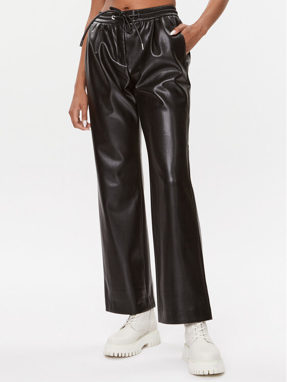 Boss Boss Hose aus Kunstleder Tareta 50504046 Schwarz Relaxed Fit