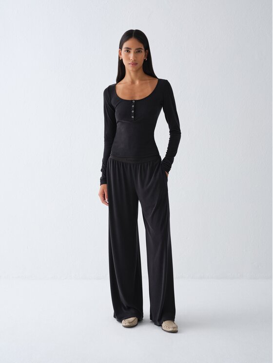 La Mania La Mania Longsleeve ESTHER Czarny Basic Fit