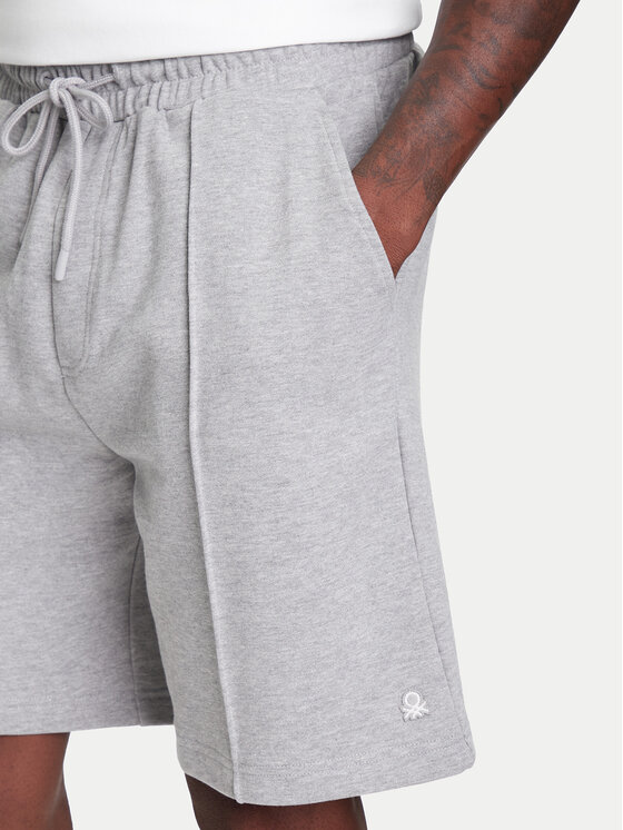 United Colors Of Benetton United Colors Of Benetton Sportske kratke hlače 342ZU900X Siva Regular Fit