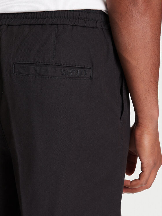 Mustang Mustang Stoffshorts Linen 1016459 Schwarz Loose Fit