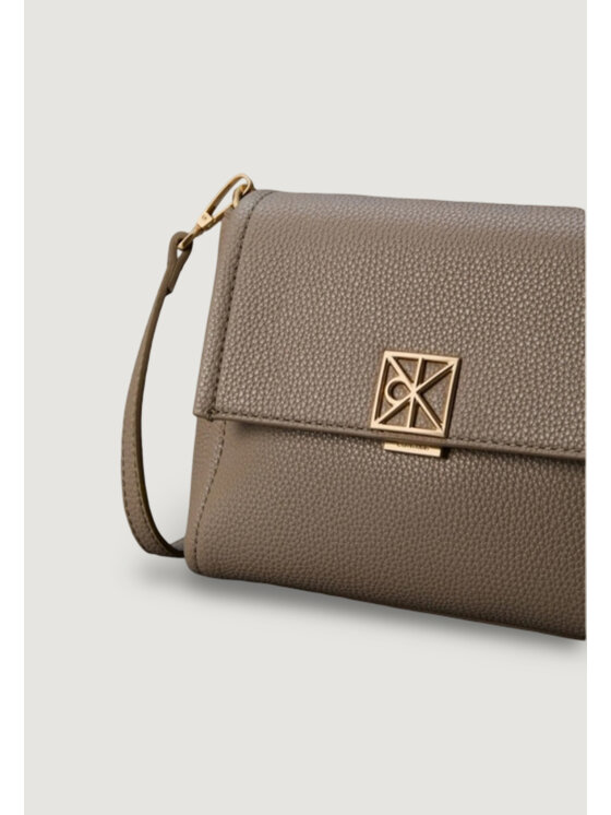 Calvin Klein Calvin Klein Τσάντα EMBLEM HW PEBBLE CROSSBODY 20 Μπεζ
