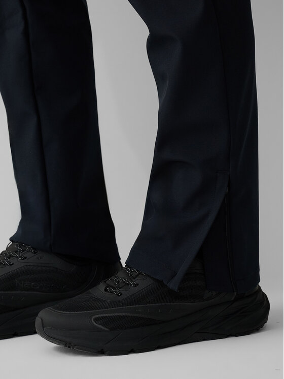 4F 4F Spodnie outdoor URBAN COMMUTER Czarny Regular Fit