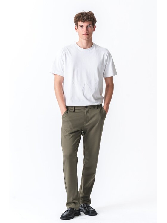 TeeShoppen TeeShoppen Spodnie garniturowe 'Perform Collection' Zielony Regular Fit