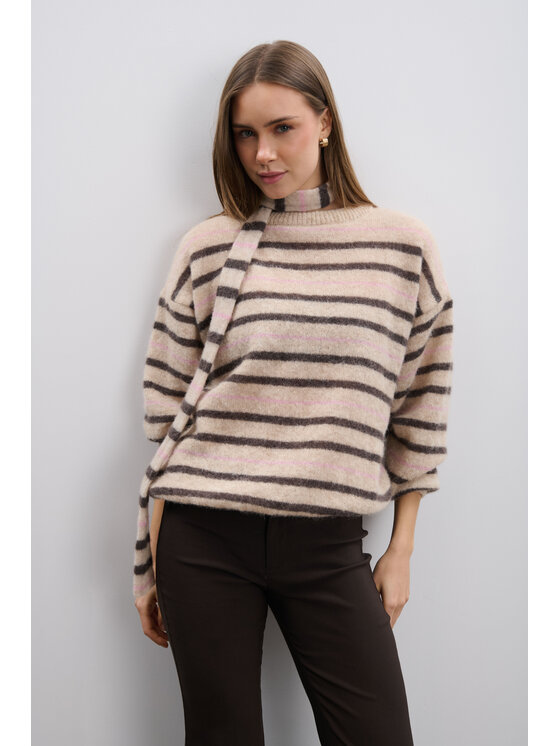 Fobya Fobya Sweter F2112 Beżowy Basic Fit