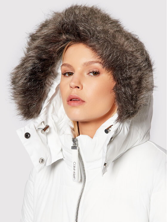 Calvin Klein Calvin Klein Žieminė striukė Modern K20K203138 Balta Regular Fit