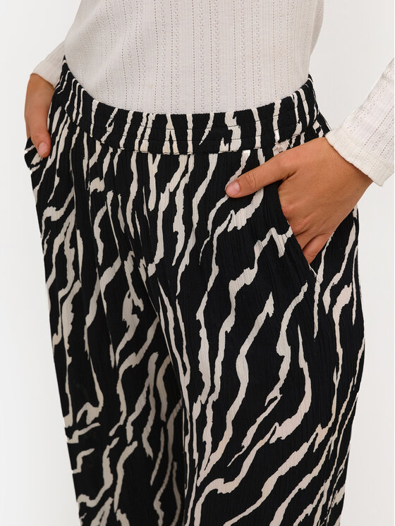 Kaffe Kaffe Штани з тканини Dacia 10508490 Чорний Relaxed Fit