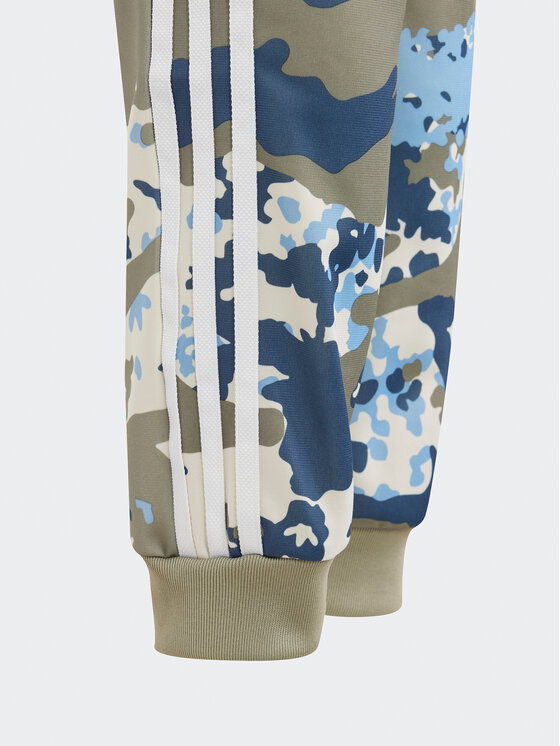 adidas adidas Spodnie dresowe Camo SST IR7722 Zielony Regular Fit