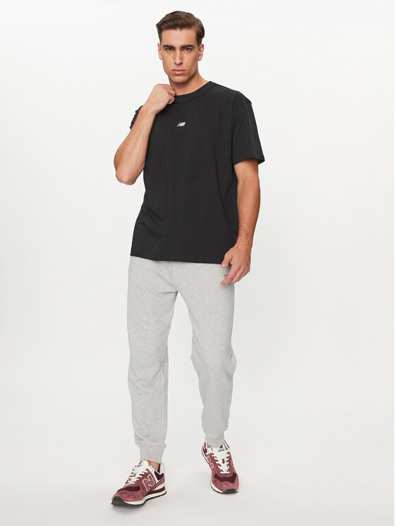 New Balance New Balance Majica Athletics Remastered Graphic Cotton Jersey Short Sleeve T-shirt MT31504 Črna Regular Fit