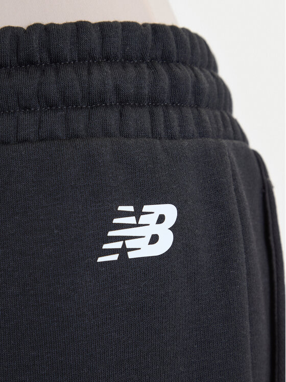New Balance New Balance Teplákové nohavice WP53902 Čierna Relaxed Fit