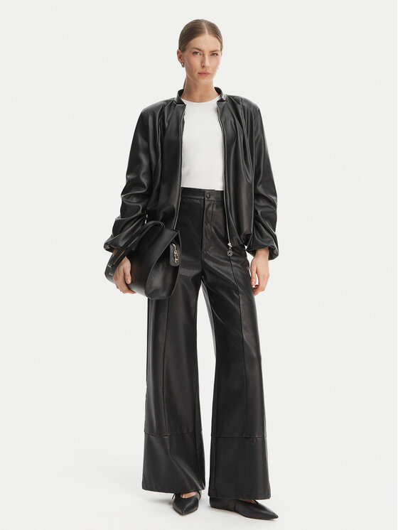 Rinascimento Rinascimento Jacke aus Kunstleder CFC0127530003 Schwarz Relaxed Fit