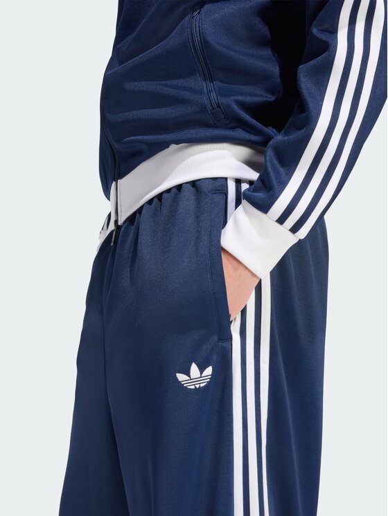 adidas adidas Spodnie dresowe ADICOLOR LOOSE Niebieski jasny Loose Fit