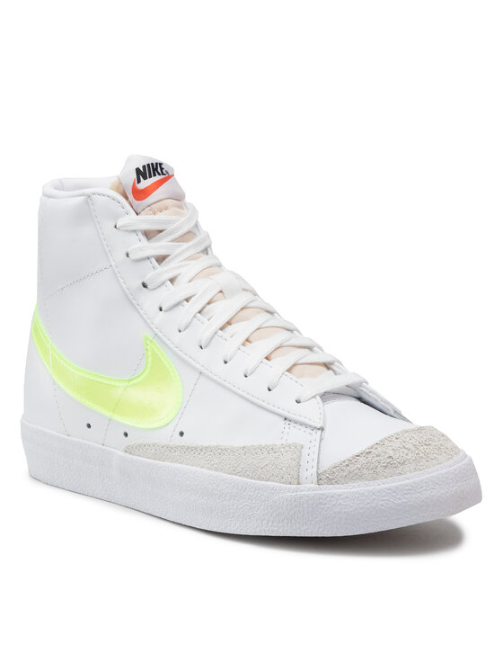 Nike Nike Сникърси W Blazer Mid '77 Ess DJ3050 100 Бял