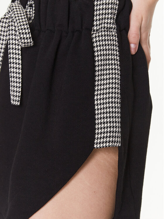 MMC Studio MMC Studio Fustă mini Lola Negru Relaxed Fit
