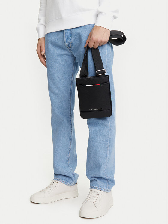 Tommy Hilfiger Ľadvinka Th Central Mini Crossover AM0AM13487 Čierna