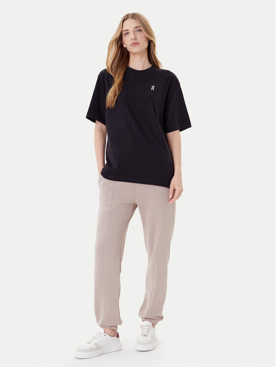 On On T-shirt Club-T 1WE1006 Crna Relaxed Fit