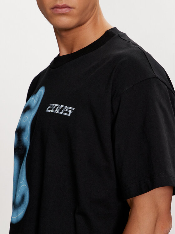 2005 2005 T-shirt Unisex Airbrushed Horned Lucy Crna Relaxed Fit