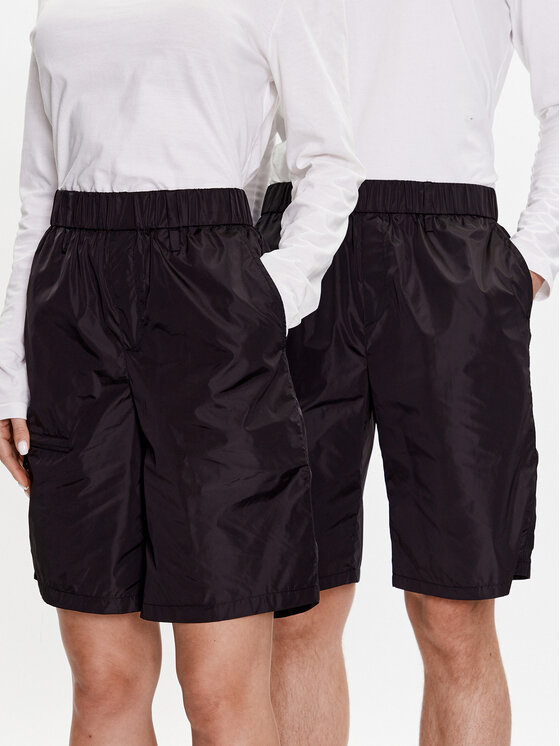Rains Kratke hlače iz tkanine 18920 Črna Regular Fit
