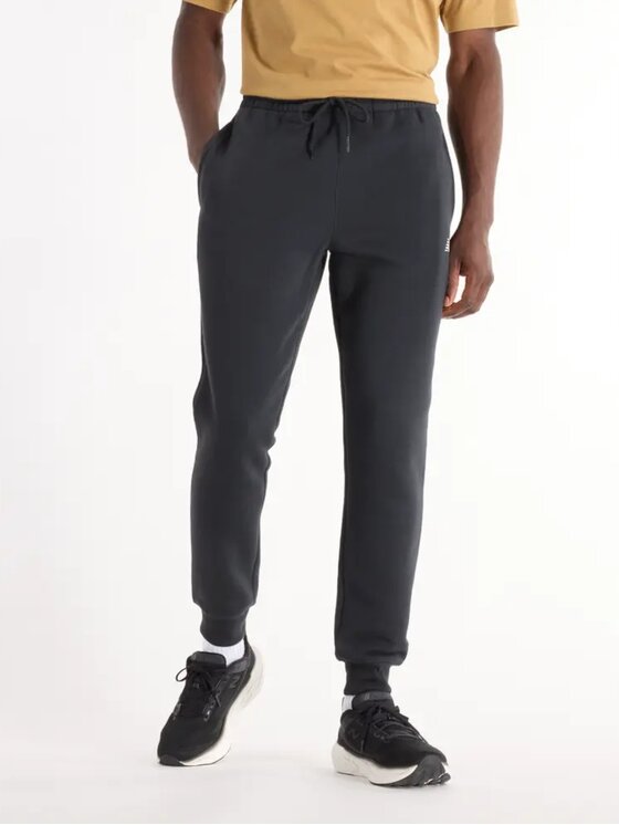 New Balance New Balance Spodnie dresowe MP43904 Czarny Standard Fit
