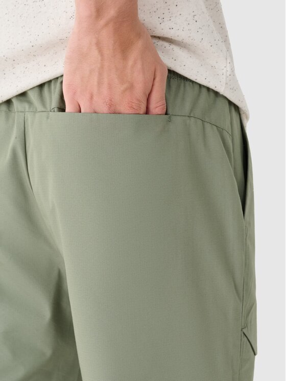 4F 4F Pantaloni di tessuto 4FRSS24TTROM1327-44S Verde Regular Fit