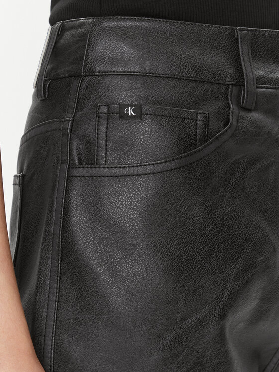 Calvin Klein Jeans Calvin Klein Jeans Hlače iz umetnega usnja J20J222552 Črna Straight Fit