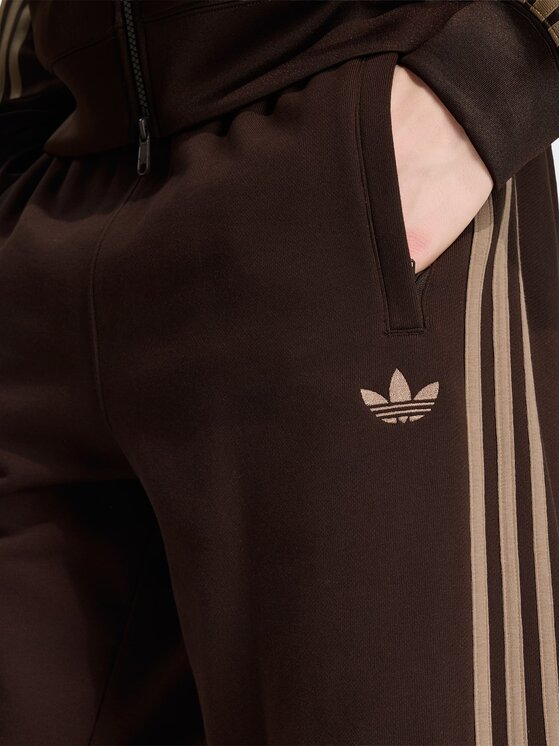 adidas adidas Szorty materiałowe 159264 Brązowy ciemny Regular Fit