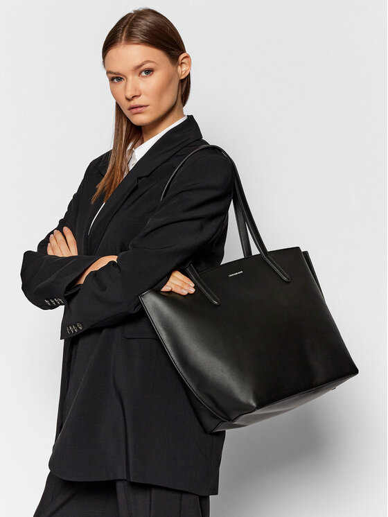 Calvin Klein Jeans Calvin Klein Jeans Τσάντα Trapezoid Shadow Shopper K60K608384 Μαύρο