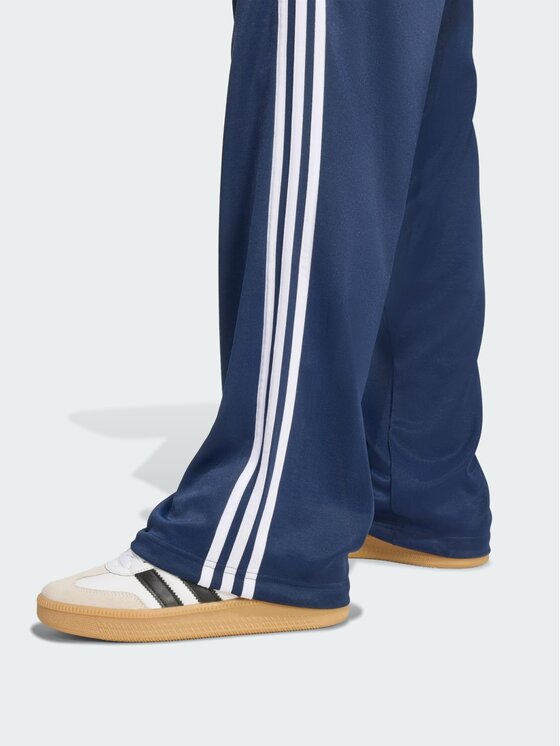 adidas adidas Spodnie dresowe ADICOLOR LOOSE Niebieski jasny Loose Fit