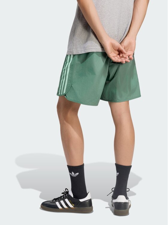 adidas adidas Szorty materiałowe 159299 Zielony Regular Fit