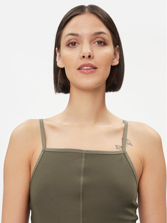 Reebok Reebok Top Yoga Performance IM4045 Verde Fitted Fit