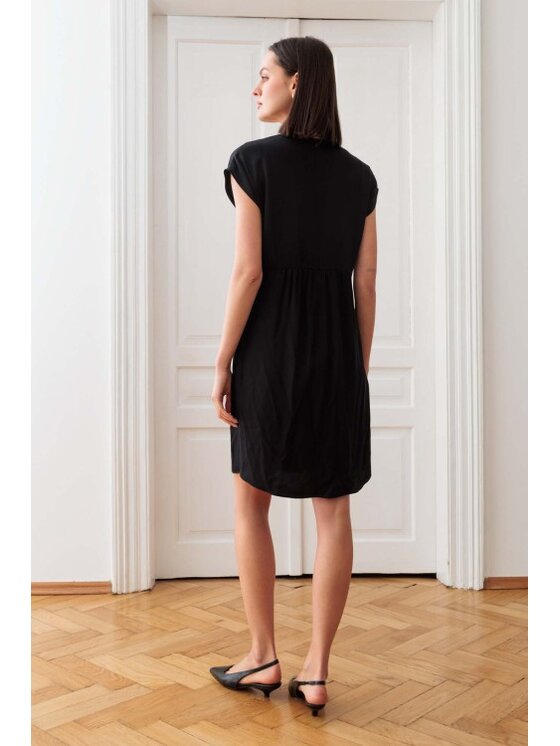EMOI EMOI Sukienka codzienna czarna krótka z wiskozy Czarny Feminine Fit