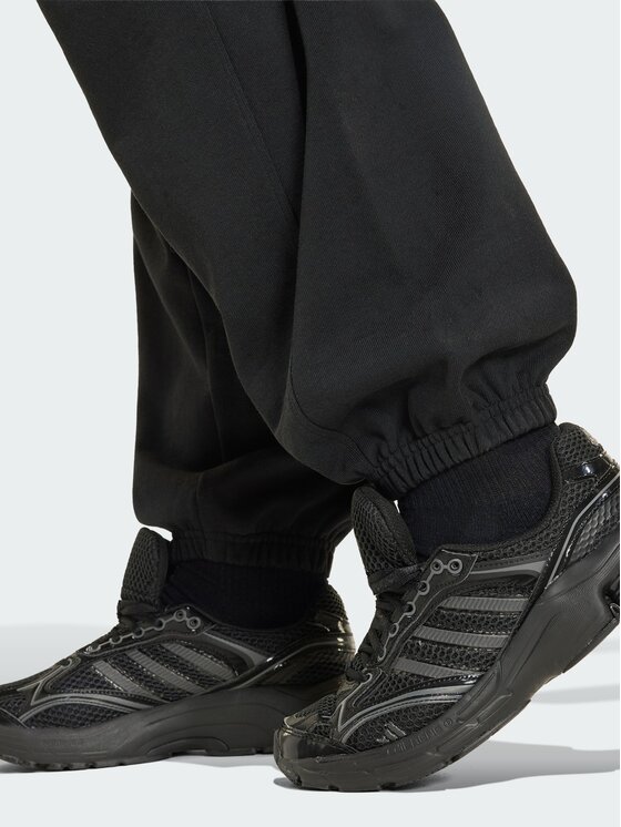 adidas adidas Spodnie dresowe KIT SMALL LOGO LOOSE CUFFED Czarny Loose Fit