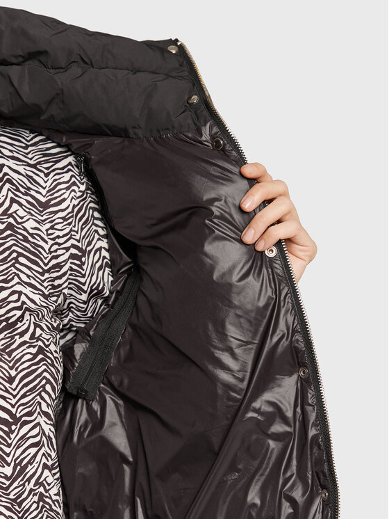 Patrizia Pepe Patrizia Pepe Зимно яке 2O0008/A150-K103 Черен Regular Fit