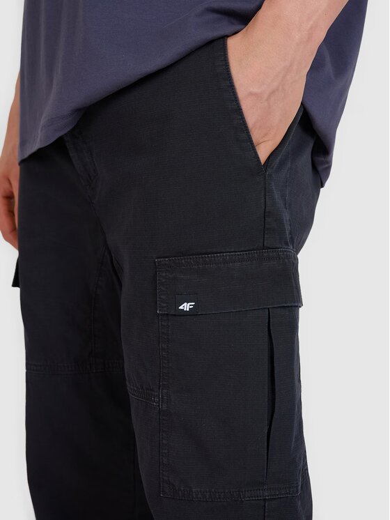 4F 4F Pantaloni di tessuto 4FRSS25TTROM1459-20S Nero Regular Fit