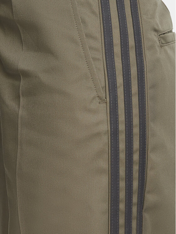 adidas adidas Текстилни панталони Tailored Pant KS9950 Каки Regular Fit