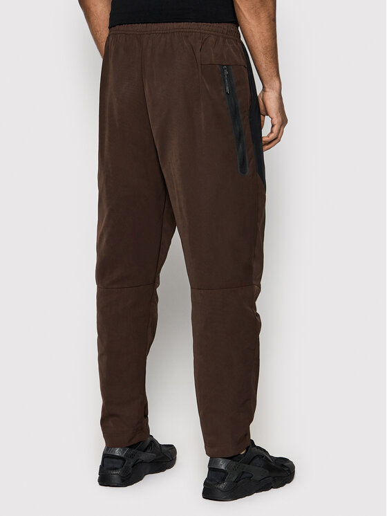 Nike Nike Dressipüksid Tech Essentials CU4487 Pruun Standard Fit