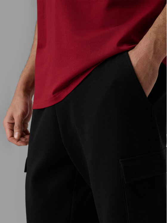 4F 4F Spodnie dresowe ESSENTIAL 2 Czarny Slim Fit