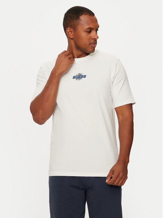 Guess t shirt fit deals