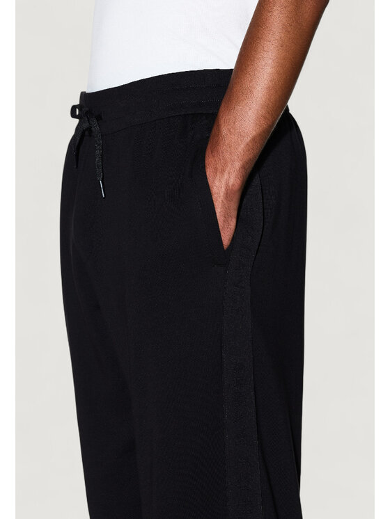 Armani Exchange Armani Exchange Pantaloni da tuta XM001301 AF108189 Nero Casual Fit