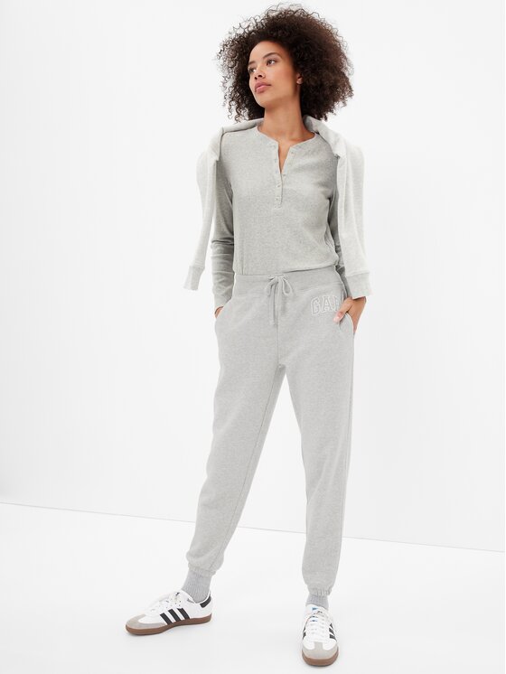 Gap Gap Долнище анцуг 463492-02 Сив Regular Fit