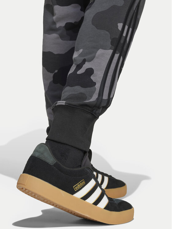 adidas Pantaloni trening Seasonal Essentials Camouflage IY6636 Gri Regular Fit Modivo.ro
