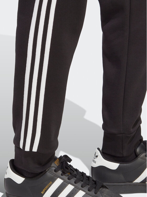 adidas adidas Spodnie dresowe adicolor Classics 3-Stripes IA4794 Czarny Fitted Fit