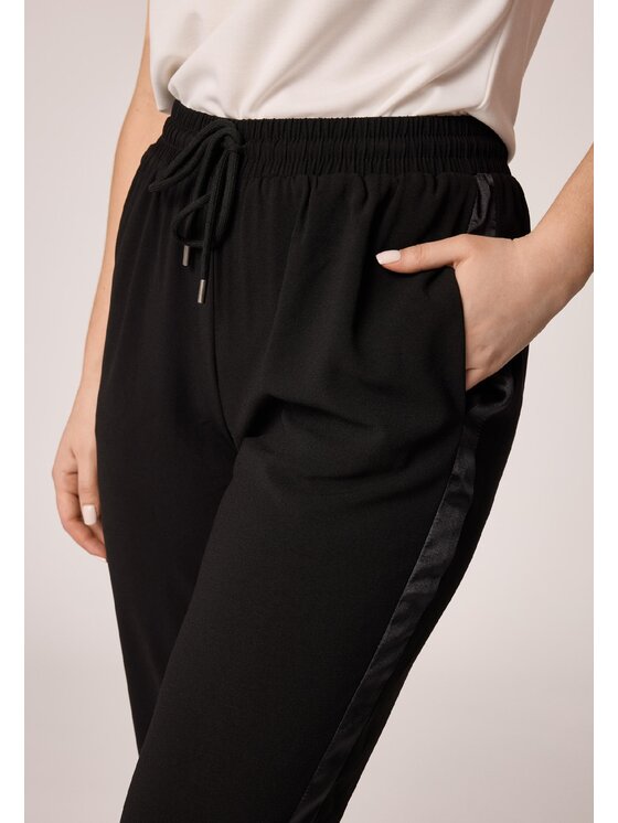 QUIOSQUE QUIOSQUE Joggers kalhoty Quiosque 3NU002299 Černá Regular Fit