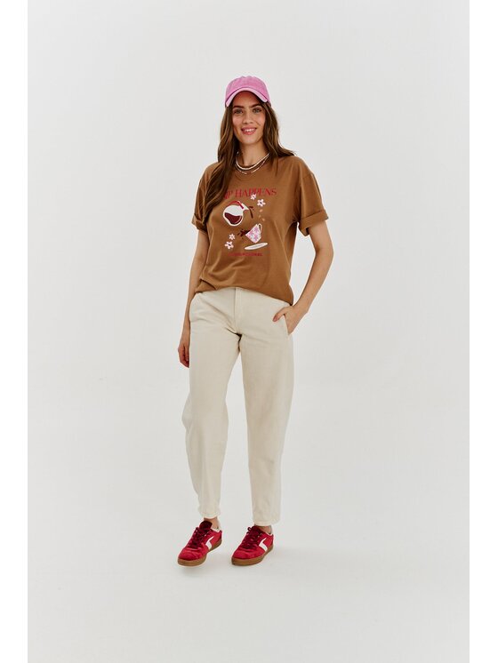 NAOKO NAOKO T-Shirt Sip Happens Hnědá Regular Fit