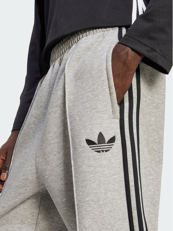 adidas adidas Spodnie materiałowe 155641 Szary Loose Fit